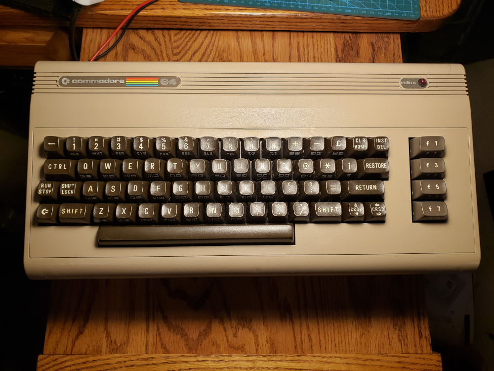 c64_complete_1_web.jpg /images/c64_complete_1_web.jpg