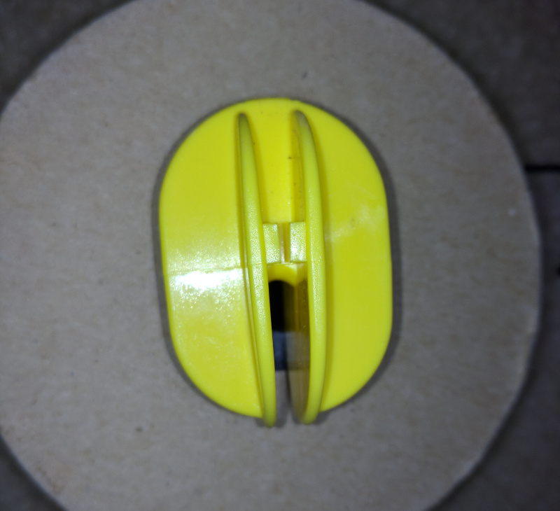 fence_insultator_web.jpg /images/fence_insultator_web.jpg